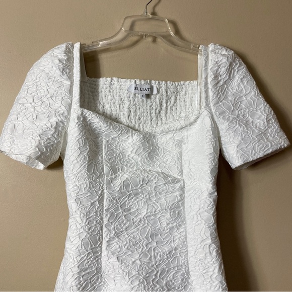 ELLIATT Feminise Textured Puff Sleeve Minidress - Picture 6 of 11